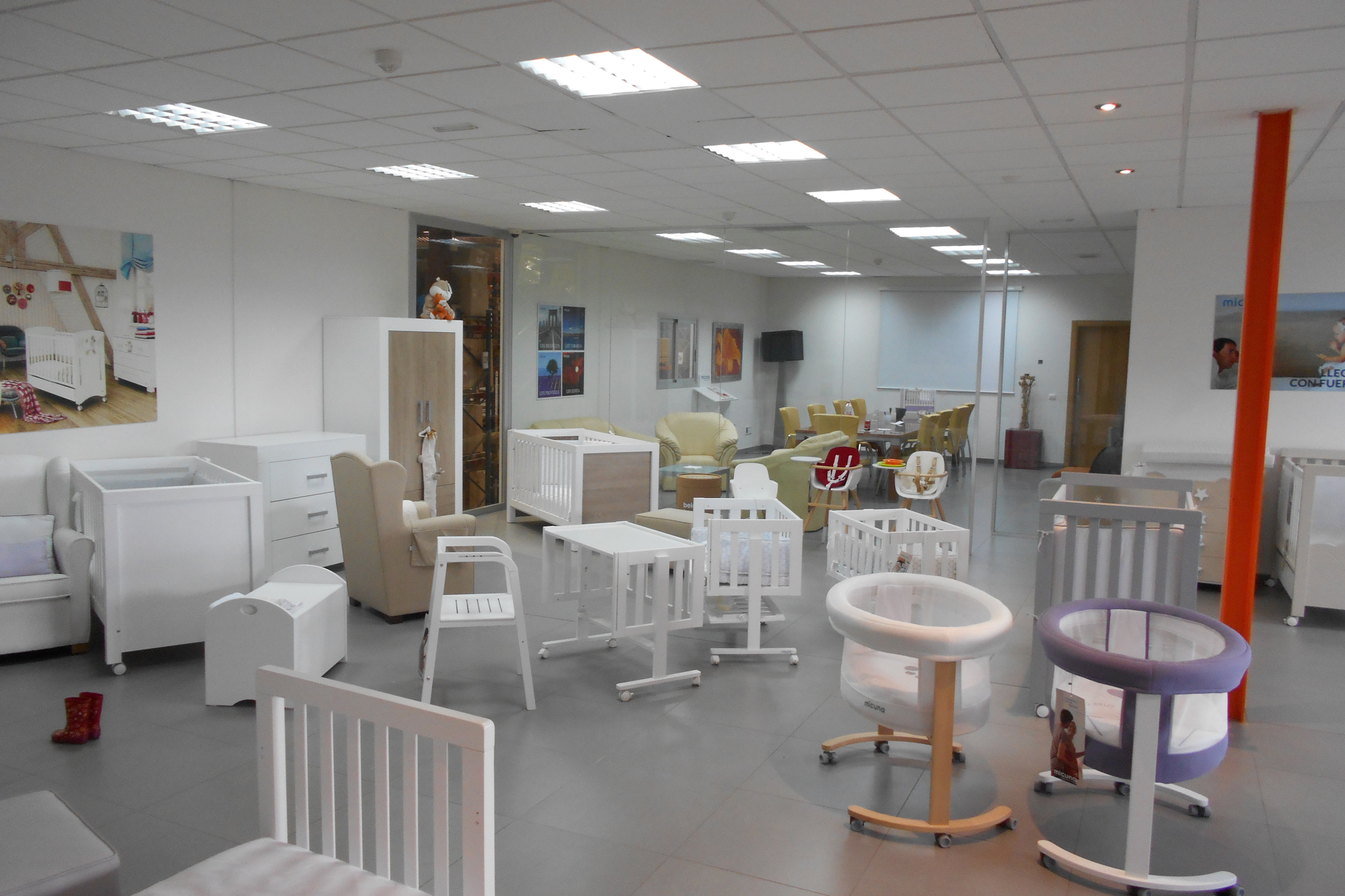 Reapertura de tiendas especializadas en puericultura: medidas de adaptación y seguridad 1982 cunas y accesorios para bebé