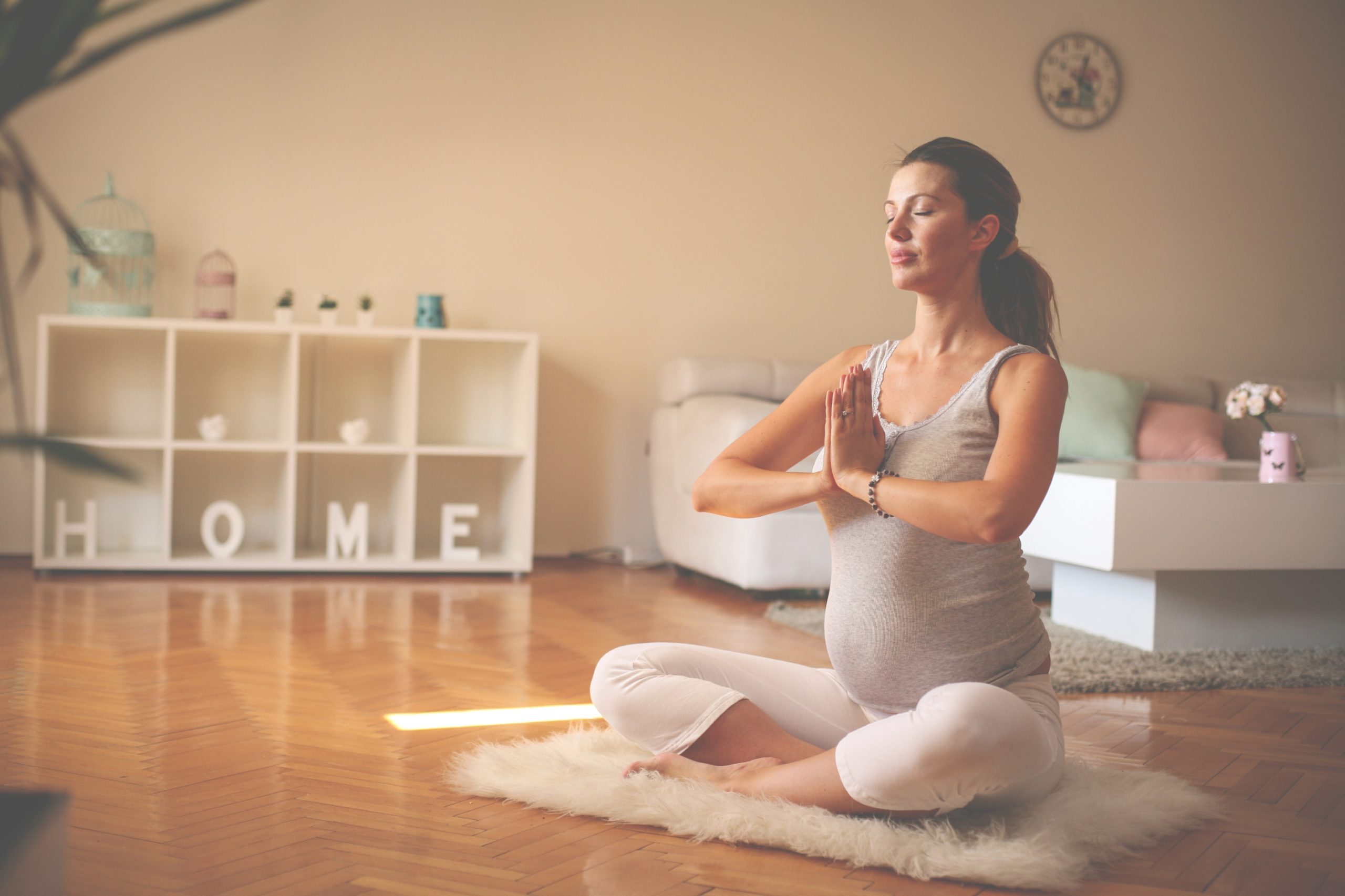 Crea un vínculo con tu bebé con el Yoga Prenatal 8897 comprar cunas online